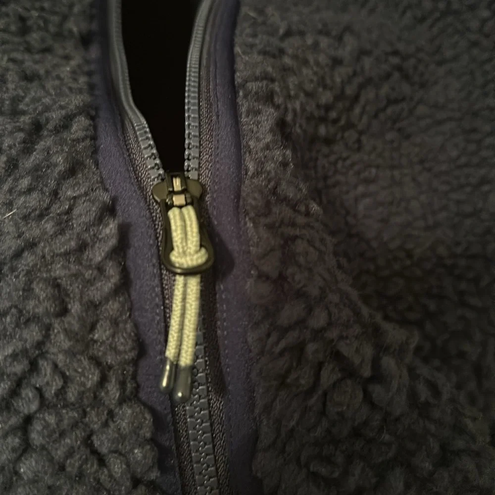 Vineyard Vines men’s fleece Vest - Picture 7 of 8